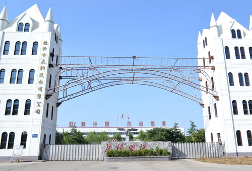 【三星表示其HBM4顯示出差異化競(jìng)爭(zhēng)力】三星電子首席執(zhí)行官Jun Young Hyun在向員工發(fā)表的新年致辭中表示，公司的第四代高帶寬內(nèi)存（HBM4）展現(xiàn)出差異化競(jìng)爭(zhēng)優(yōu)勢(shì)，甚至贏得了客戶 “三星王者歸來(lái)” 的評(píng)價(jià)。他強(qiáng)調(diào)，需借助前沿人工智能技術(shù)，開(kāi)發(fā)半導(dǎo)體專用人工智能解決方案，并將其應(yīng)用...:人工智能