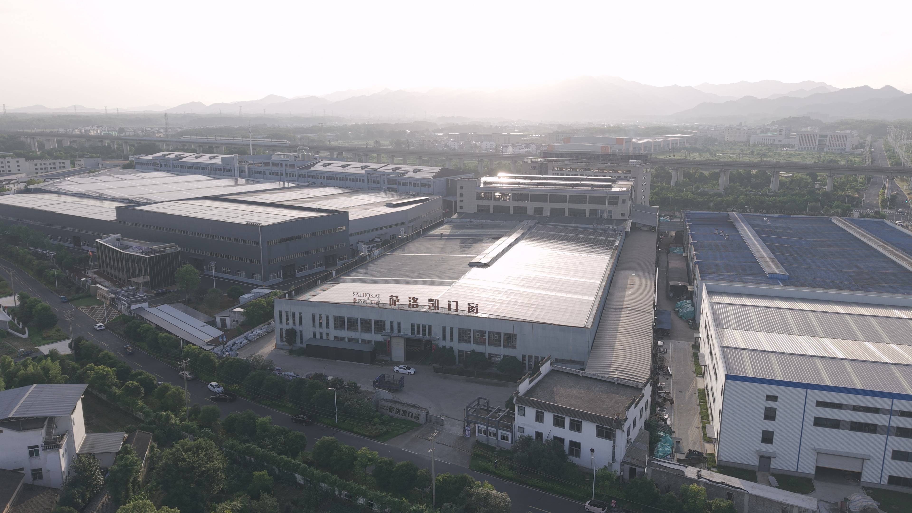 原創(chuàng)薩洛凱門窗榮膺“2025中國家居行業(yè)價值100公司”: 以高端大宅系統(tǒng)門窗專業(yè)服務(wù)與安全標(biāo)桿，引領(lǐng)行業(yè)價值競爭新范式