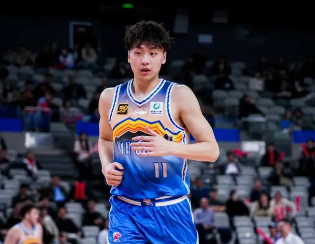 原創(chuàng)CBA第10輪最佳陣容：張鎮(zhèn)麟加盟新高率上海6連勝 齊麟高詩巖爆發(fā)