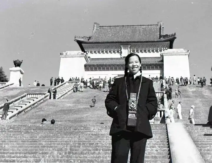 新中國第一批女?dāng)z影記者曉莊去世，享年94歲