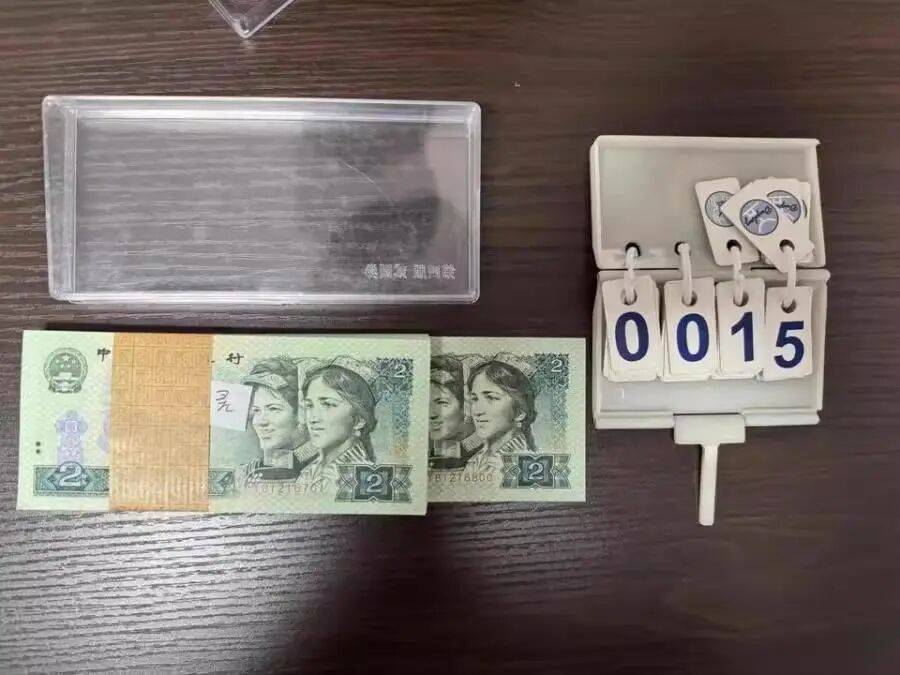 法院拍賣105捆2元紙幣，起拍價20.76萬元，40人競價已達(dá)42萬元
