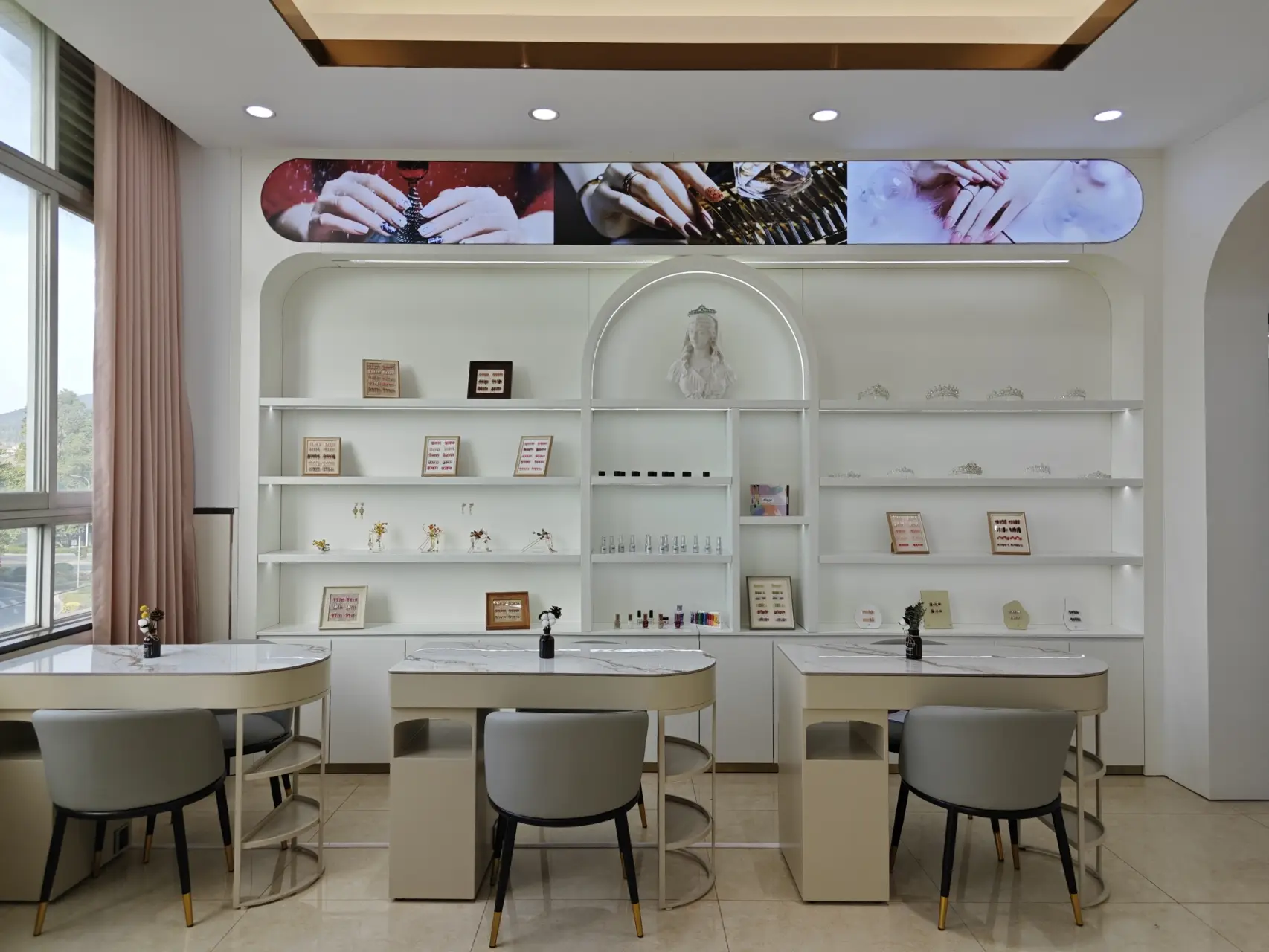 學(xué)化妝與古代化妝培訓(xùn)：行業(yè)解析與廣州萬(wàn)通美業(yè)學(xué)校推薦