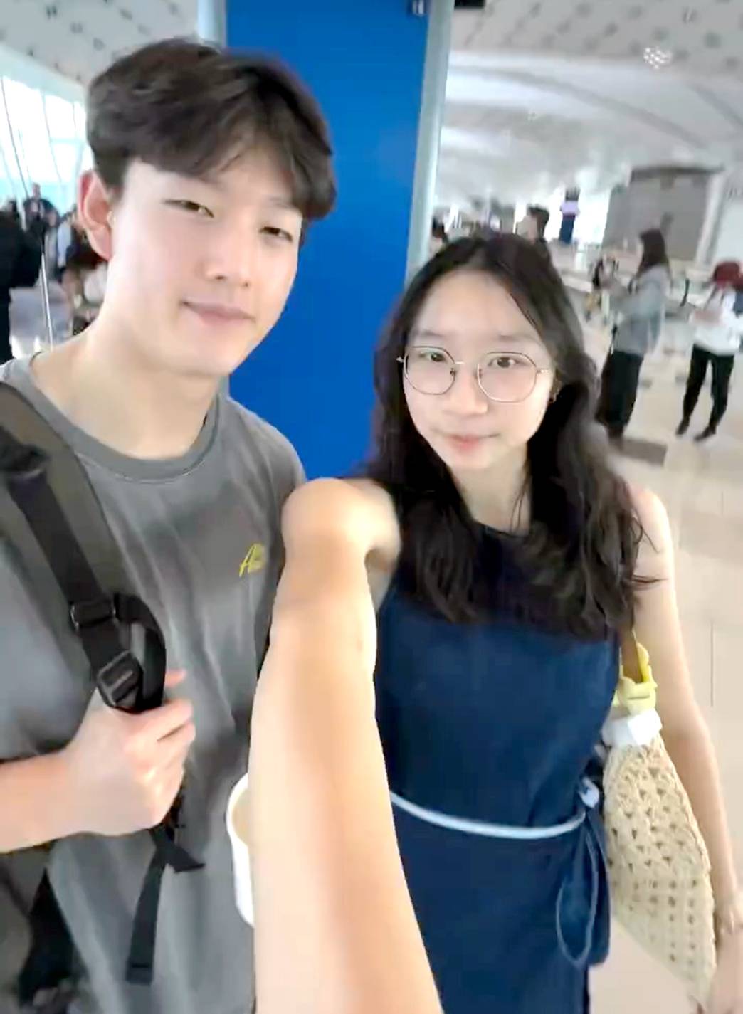 原創(chuàng)恭喜！錯過全運會后22歲乒乓球新星公開戀情，空手道男友高大帥氣