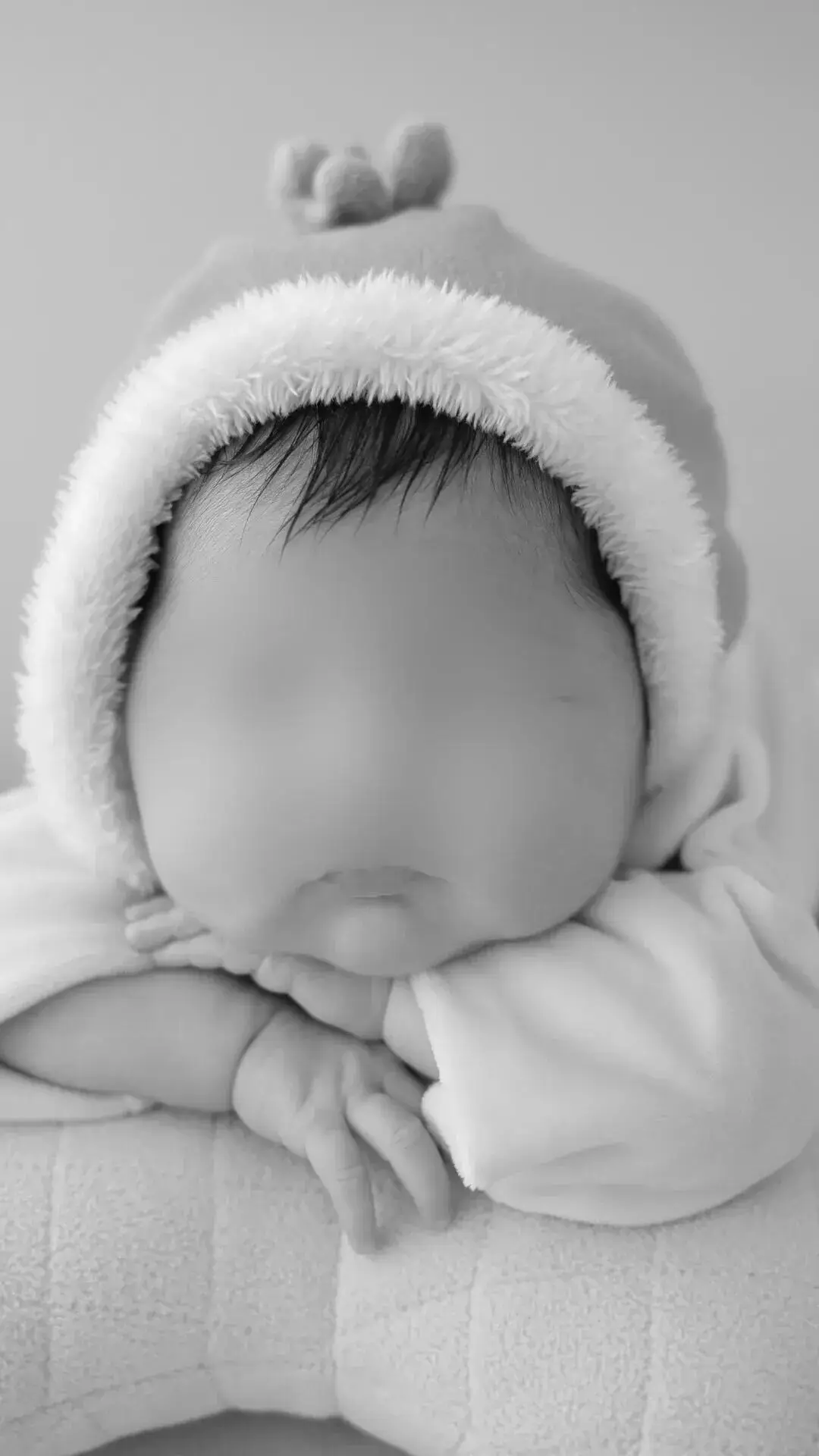 23天大女嬰疑被月嫂喂奶嗆死，“自稱高級月嫂，月薪1.8萬元”，多方回應(yīng)