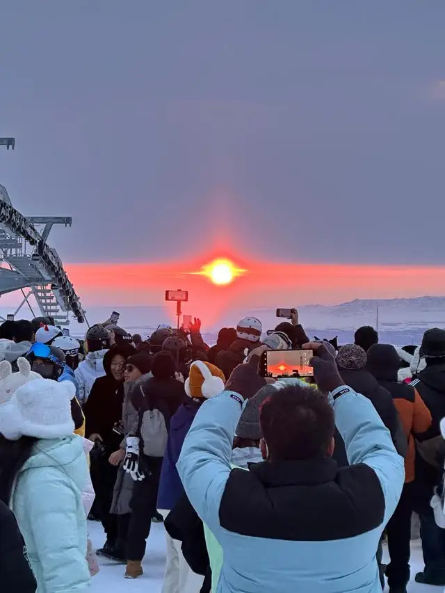 大灣區(qū)游客愛(ài)上冰雪旅游 粵港澳大灣區(qū)企業(yè)30億元投資阿勒泰文旅