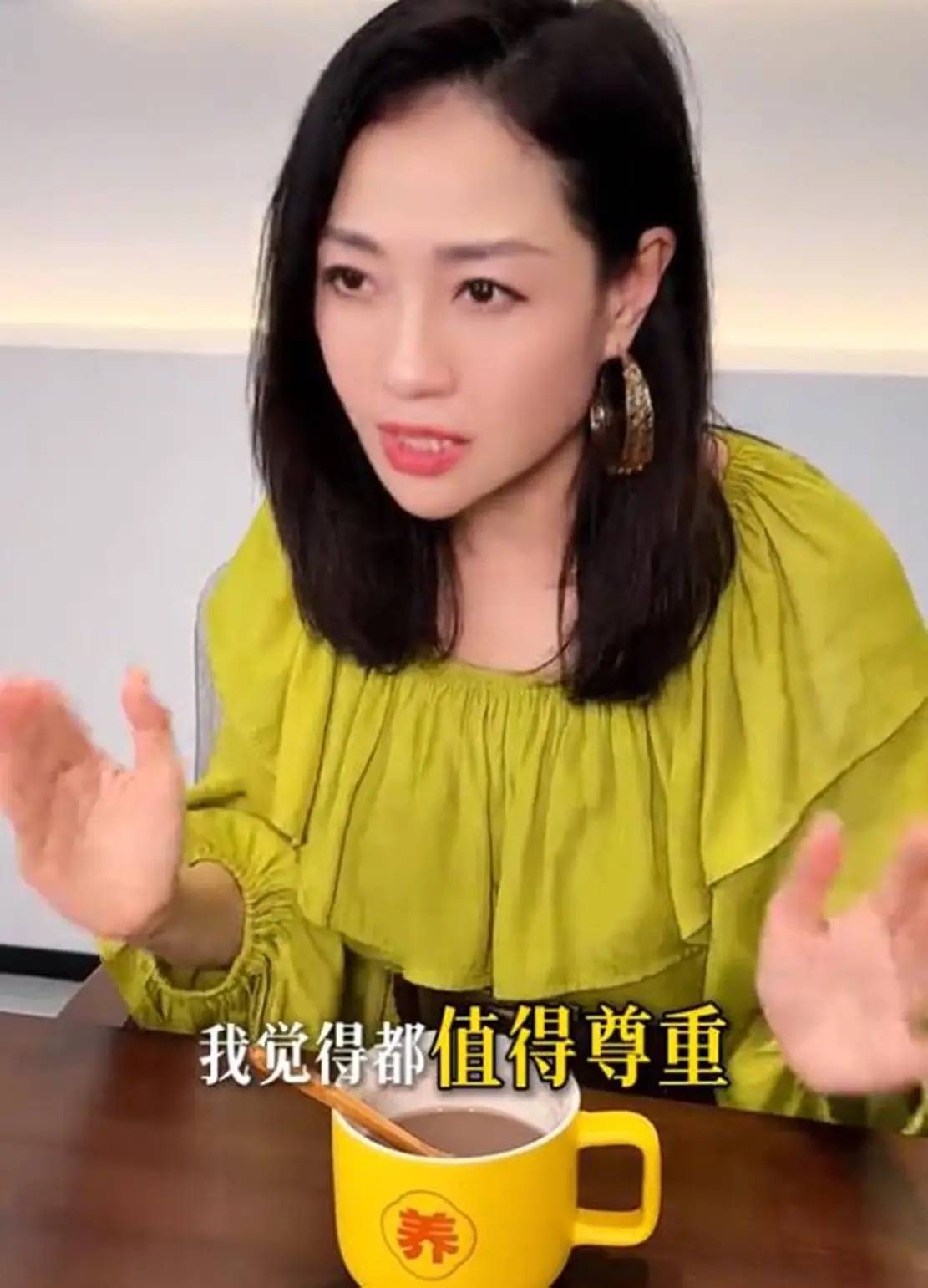 原創(chuàng)最美亞姐楊玉梅：香港租房一年開銷40萬，60歲還不敢結(jié)婚生子