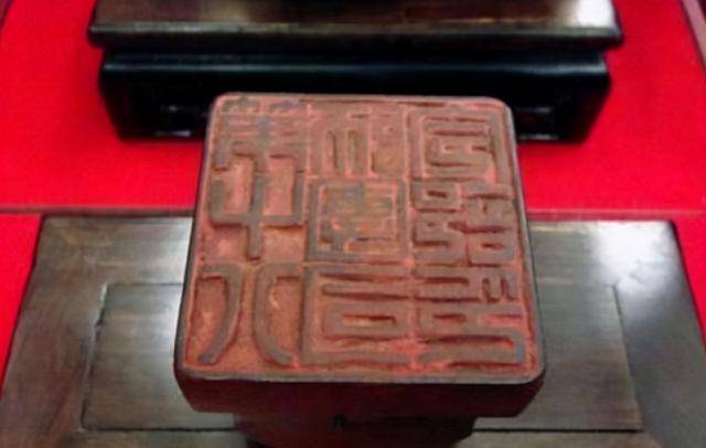 原創(chuàng)94歲失明老人，因收藏日軍大印暴露身份，為何軍區(qū)開6輛坦克相迎