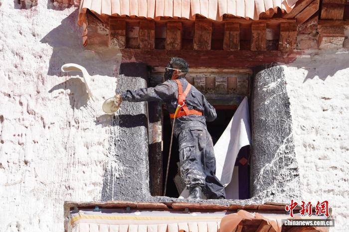 西藏布達(dá)拉宮迎“年度美容”