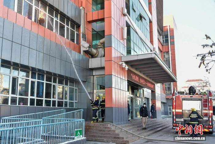 烏魯木齊：消防宣傳月活動(dòng)走進(jìn)中學(xué)校園