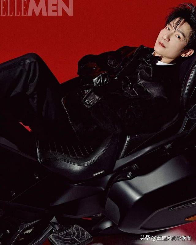 原創(chuàng)陳楚生開年大片！紅黑撞色 + 非遺刺繡，這才是成熟男人的時尚質(zhì)感