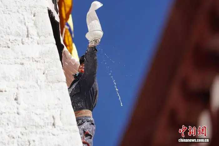 西藏布達(dá)拉宮迎“年度美容”