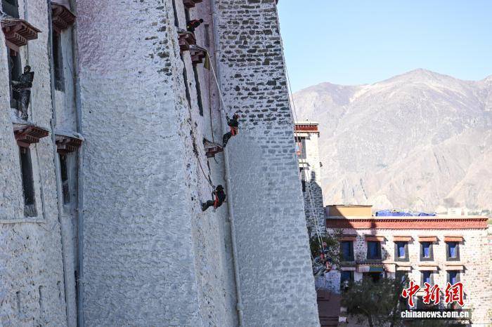 西藏布達(dá)拉宮迎“年度美容”