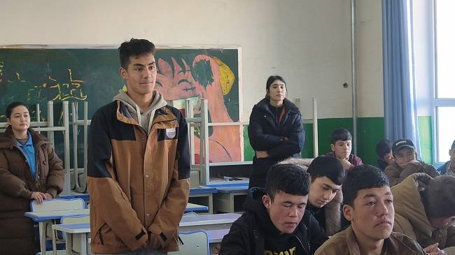 原創(chuàng)“護(hù)航青春成長(zhǎng) 共育健康未來(lái)”家庭教育講座