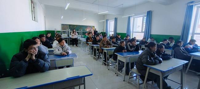 原創(chuàng)“護(hù)航青春成長(zhǎng) 共育健康未來(lái)”家庭教育講座