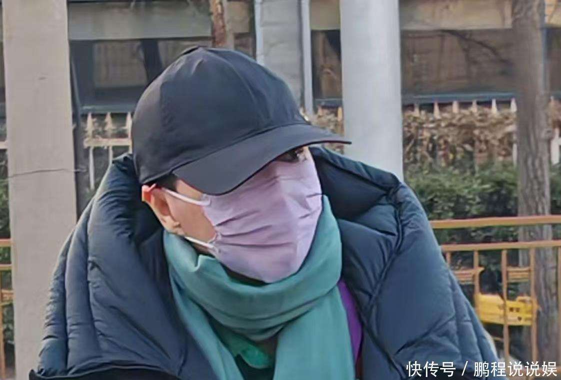 原創(chuàng)蔡明現(xiàn)身央視春晚彩排，辛柏青背雙肩包戴眼鏡，沙溢不遮掩最從容