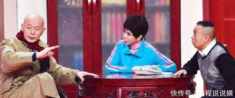 原創(chuàng)蔡明現(xiàn)身央視春晚彩排，辛柏青背雙肩包戴眼鏡，沙溢不遮掩最從容