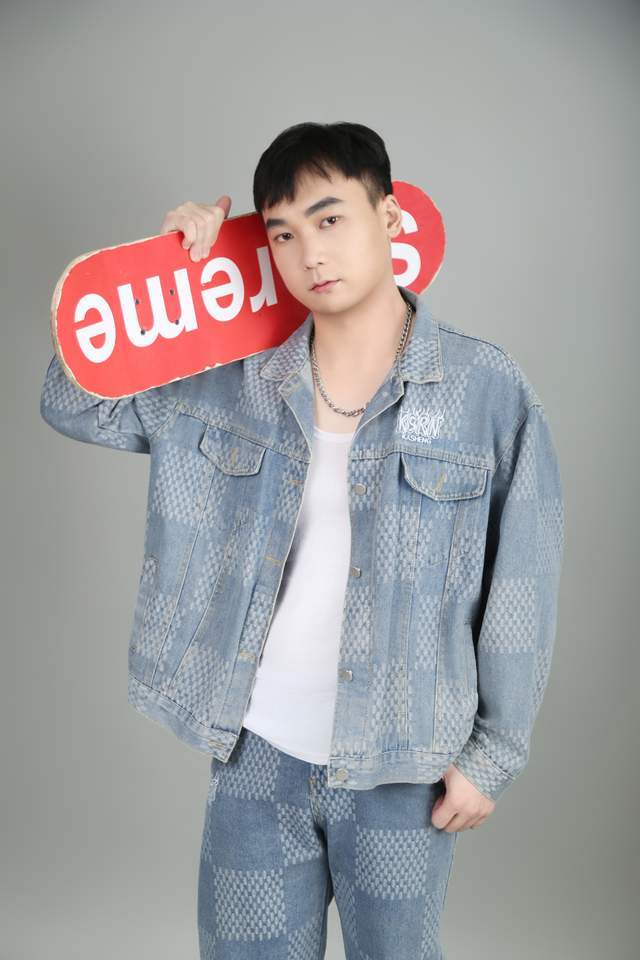 rookie：模特新銳，以汗水雕刻鏡頭鋒芒