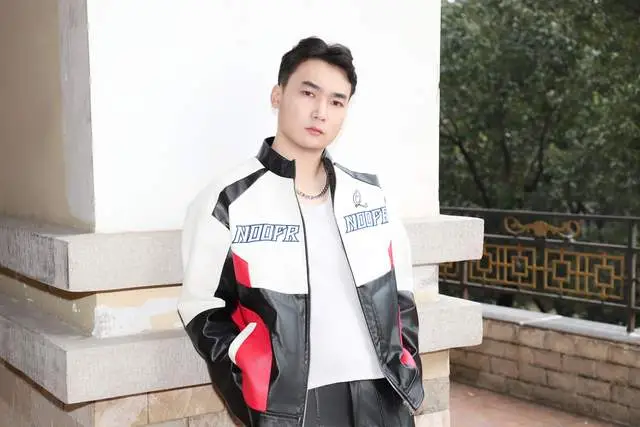 rookie：模特新銳，以汗水雕刻鏡頭鋒芒