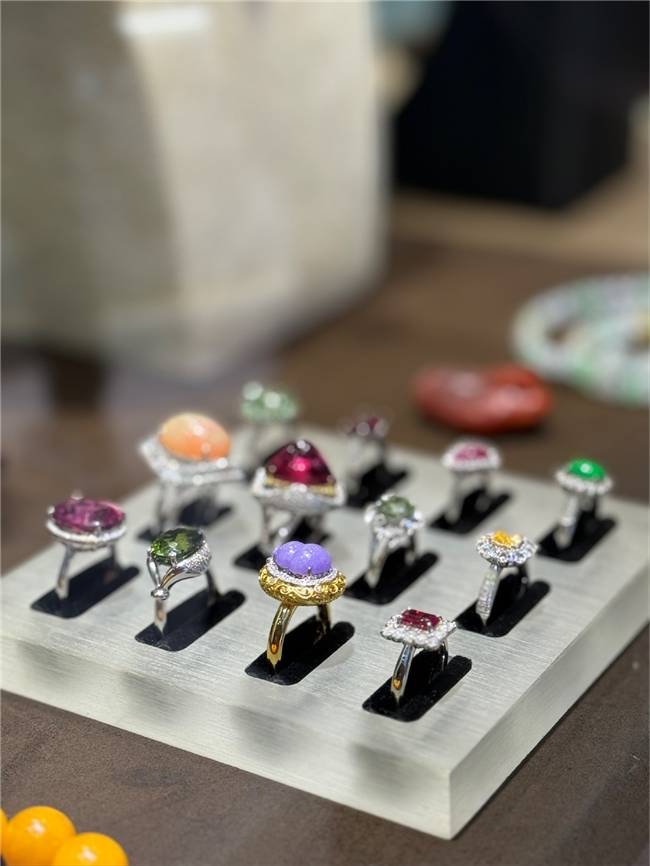 貴州首家珠寶奇石古玩城盛大啟幕 打造文化交流與收藏交易新地標(biāo)