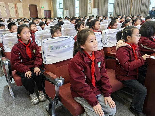 鄭州市中原區(qū)西悅城第一小學(xué)開展法治安全教育專題活動(dòng)