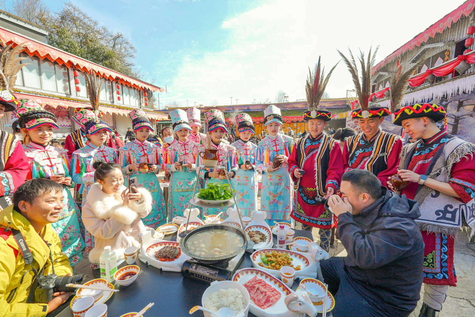 四川九皇山推出“萬人刨湯宴”，面向公眾免費發(fā)放10000份羌族刨湯宴美食券和門票