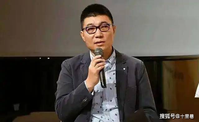 原創(chuàng)中央戲劇學(xué)院院長(zhǎng)郝戎被查！拍戲不紅轉(zhuǎn)型，還曾是靳東的老師