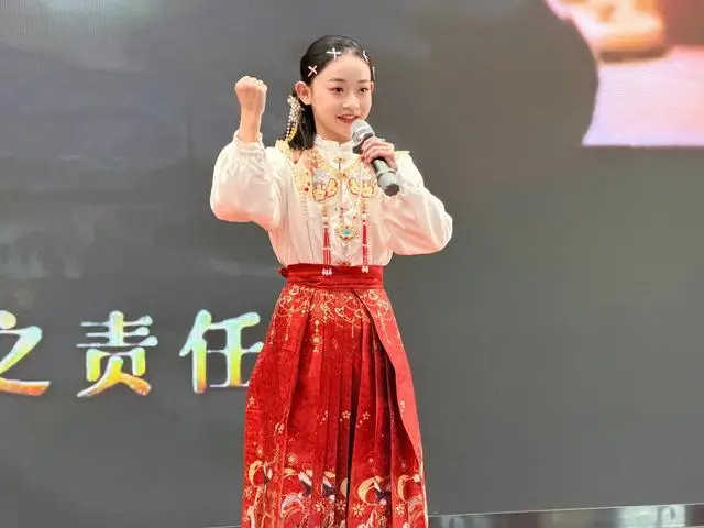 “英”韻飛揚(yáng)·精彩綻“Fun” ——啟文小學(xué)英語(yǔ)口語(yǔ)風(fēng)采大賽活動(dòng)紀(jì)實(shí)