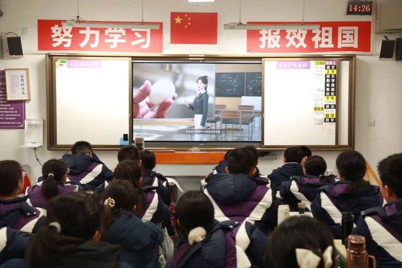 十分鐘科學(xué)“深潛” 魯能巴蜀中學(xué)科學(xué)小課堂開(kāi)講