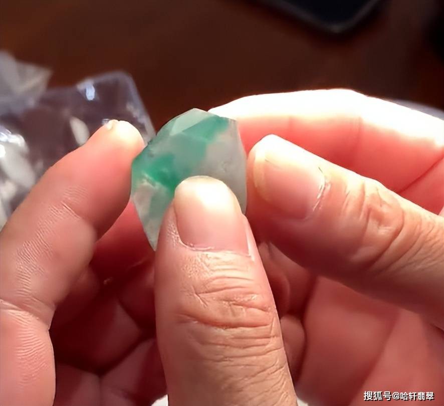 天然的“富貴包”，不做雕刻直接鑲嵌戴！