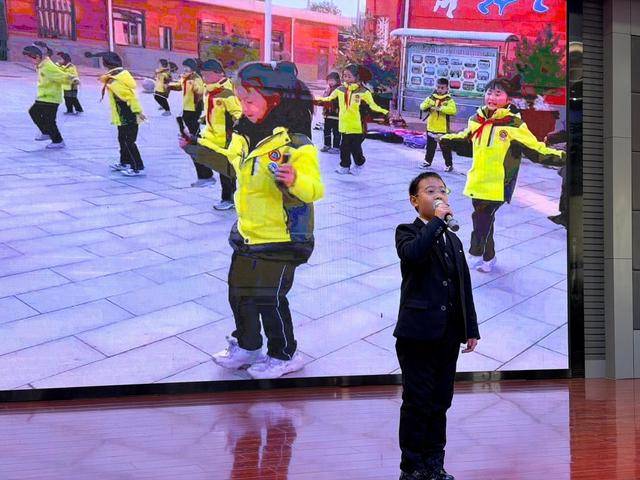 “英”韻飛揚(yáng)·精彩綻“Fun” ——啟文小學(xué)英語(yǔ)口語(yǔ)風(fēng)采大賽活動(dòng)紀(jì)實(shí)