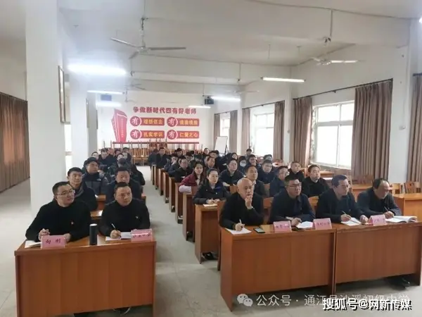 一堂黨課，一次精神的還鄉(xiāng)——通江縣沙溪中學(xué)開展“精品黨課進校園”活動