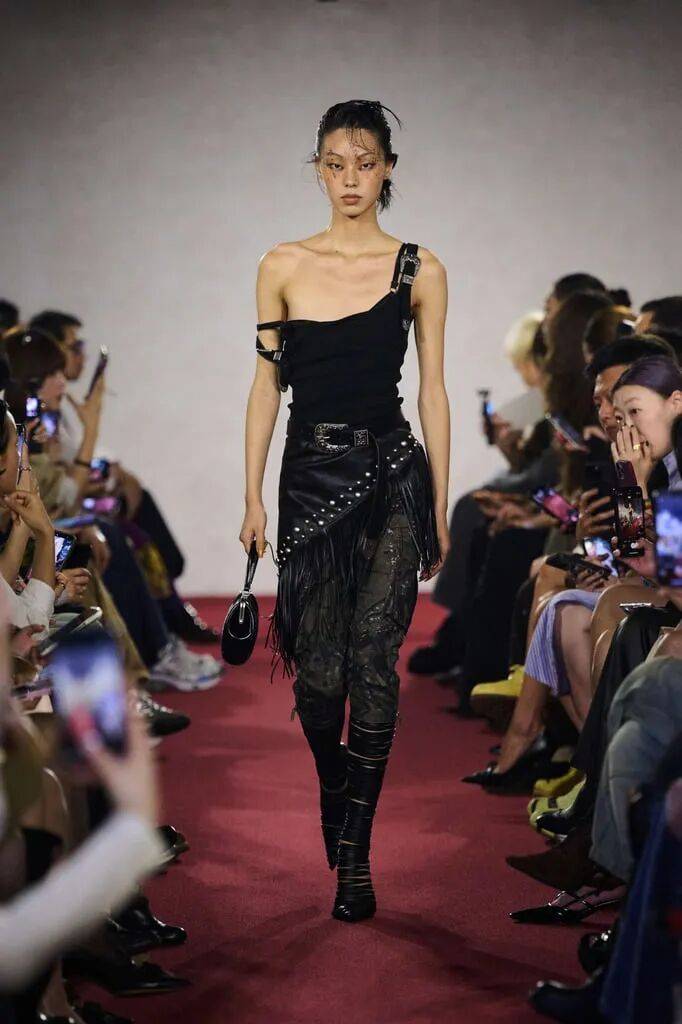 原創(chuàng)Markgong 2026春夏系列，強(qiáng)悍柔美，不羈的女性形象