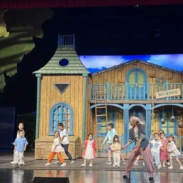 2025年?yáng)|城區(qū)戲劇普及交流項(xiàng)目“劇匯生活”回顧 | 80場(chǎng)活動(dòng)解鎖戲劇的N種打開(kāi)方式