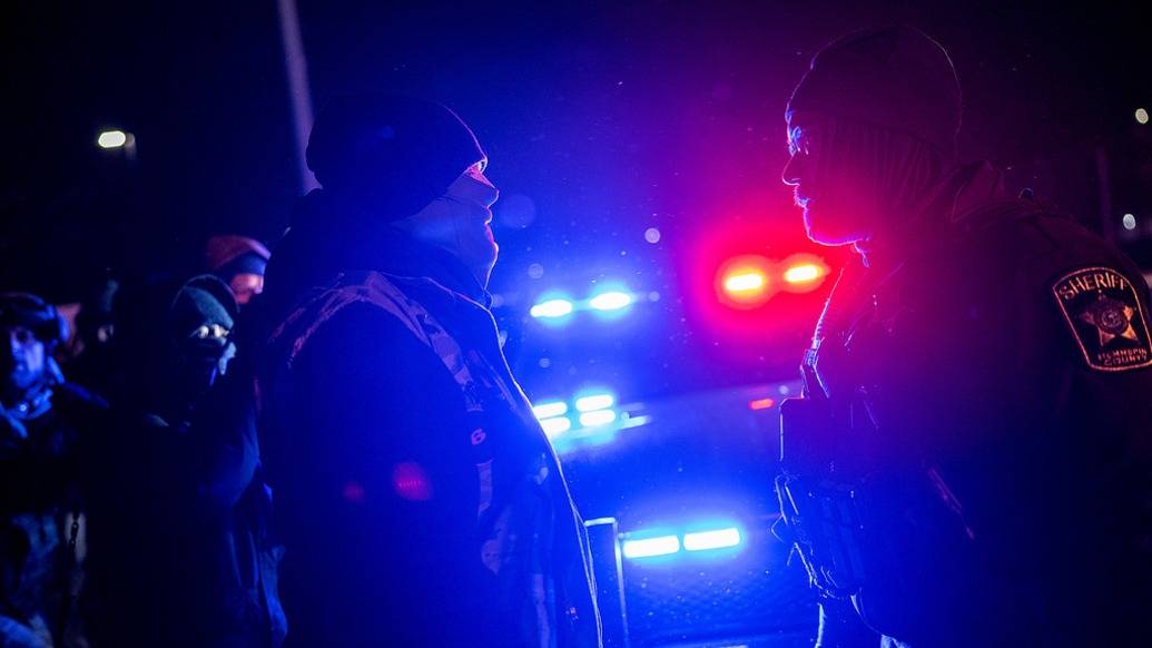 美國(guó)移民執(zhí)法陷過(guò)度暴力爭(zhēng)議，“民眾反彈情緒正逐漸累積”