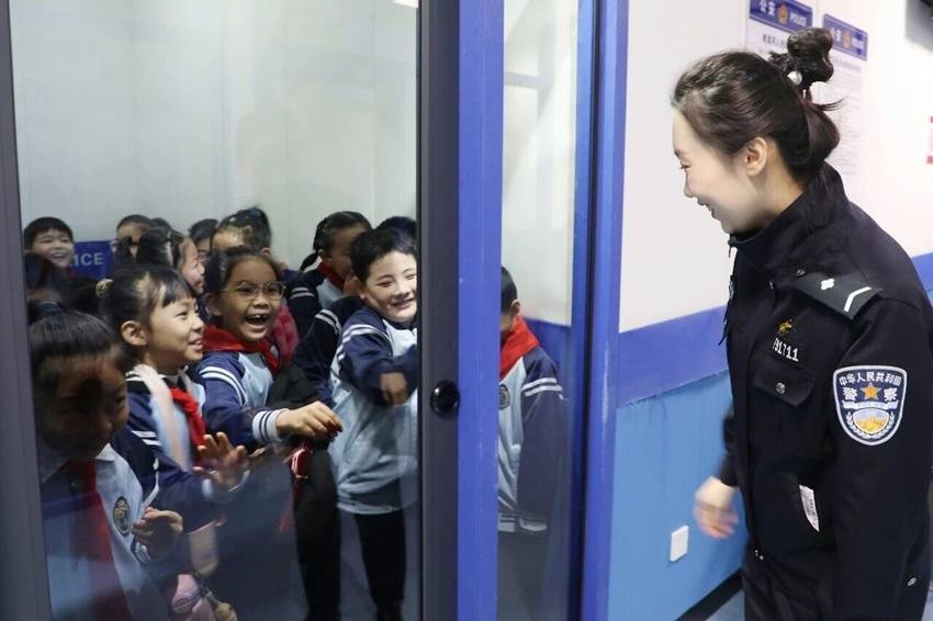 延吉：警營(yíng)開(kāi)放日 小學(xué)生沉浸式解鎖安全“超能力”