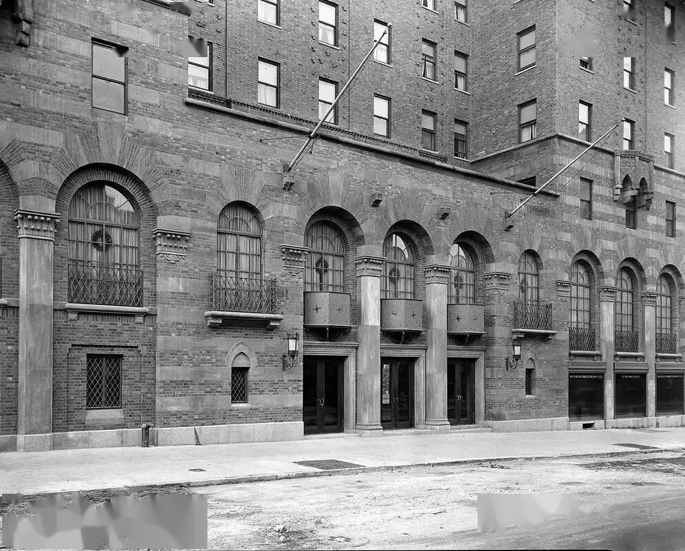 一間自己的房間：20世紀(jì)青年女性的輝煌社會(huì)史