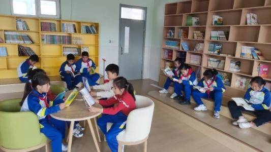 淄博市博山區(qū)四十畝地小學(xué)：閱讀啟心智 星火向未來(lái)