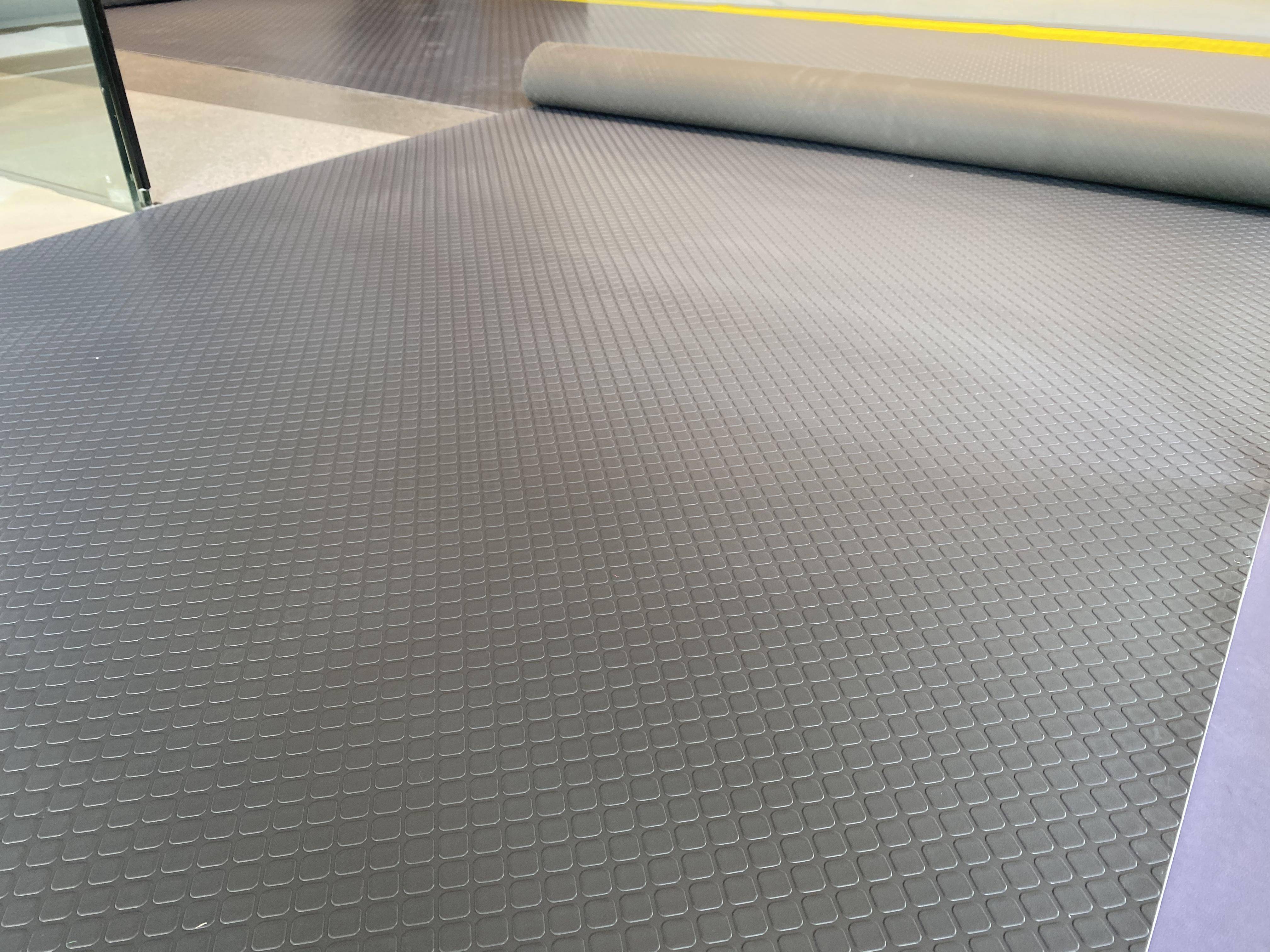 探尋LVT地板優(yōu)質(zhì)、經(jīng)濟(jì)實(shí)用與定制廠家，開啟理想地板之選