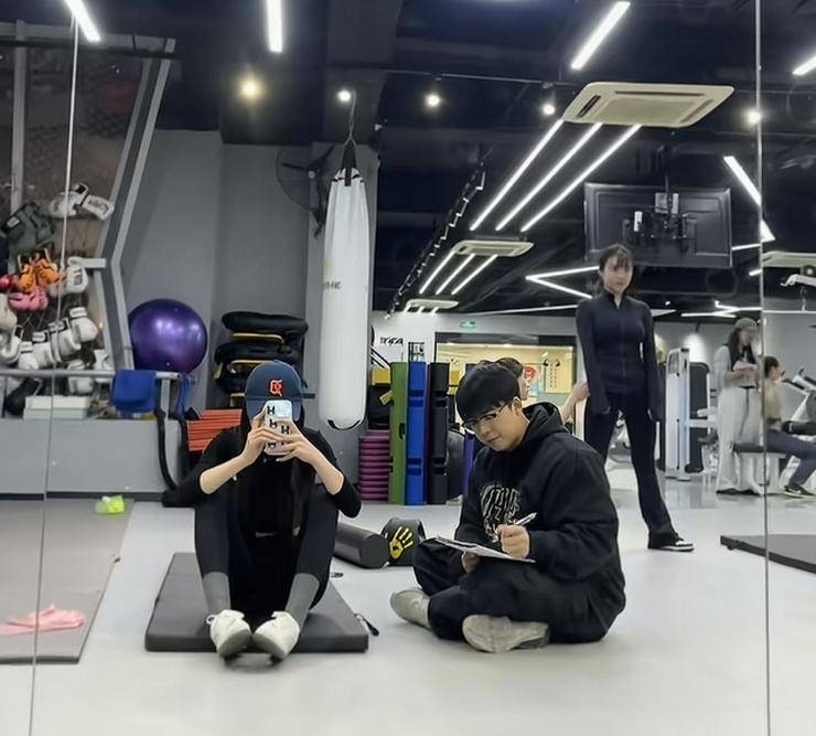 原創(chuàng)健身教練畢嘉琪去世，年僅26歲，一身肌肉很壯實(shí)，新房剛裝修好