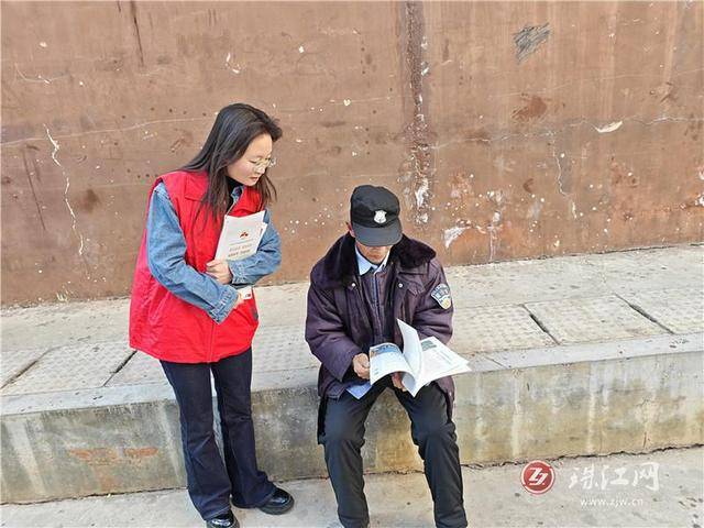 清水社區(qū)開展“書香漂流潤民心 共享閱讀暖社區(qū)”圖書漂流活動