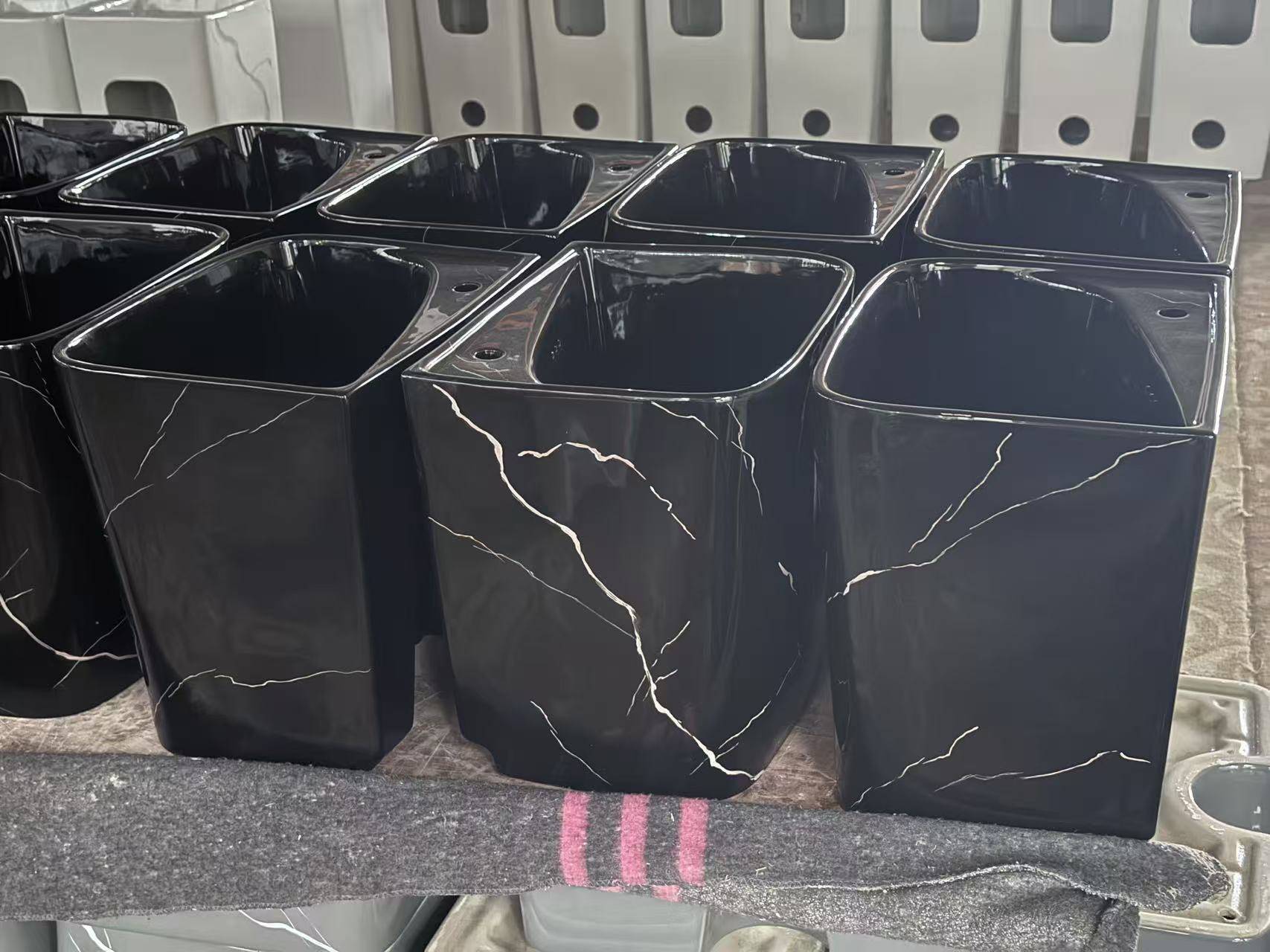 廣東靠譜衛(wèi)浴品牌推薦：彩諾衛(wèi)浴性價(jià)比之選