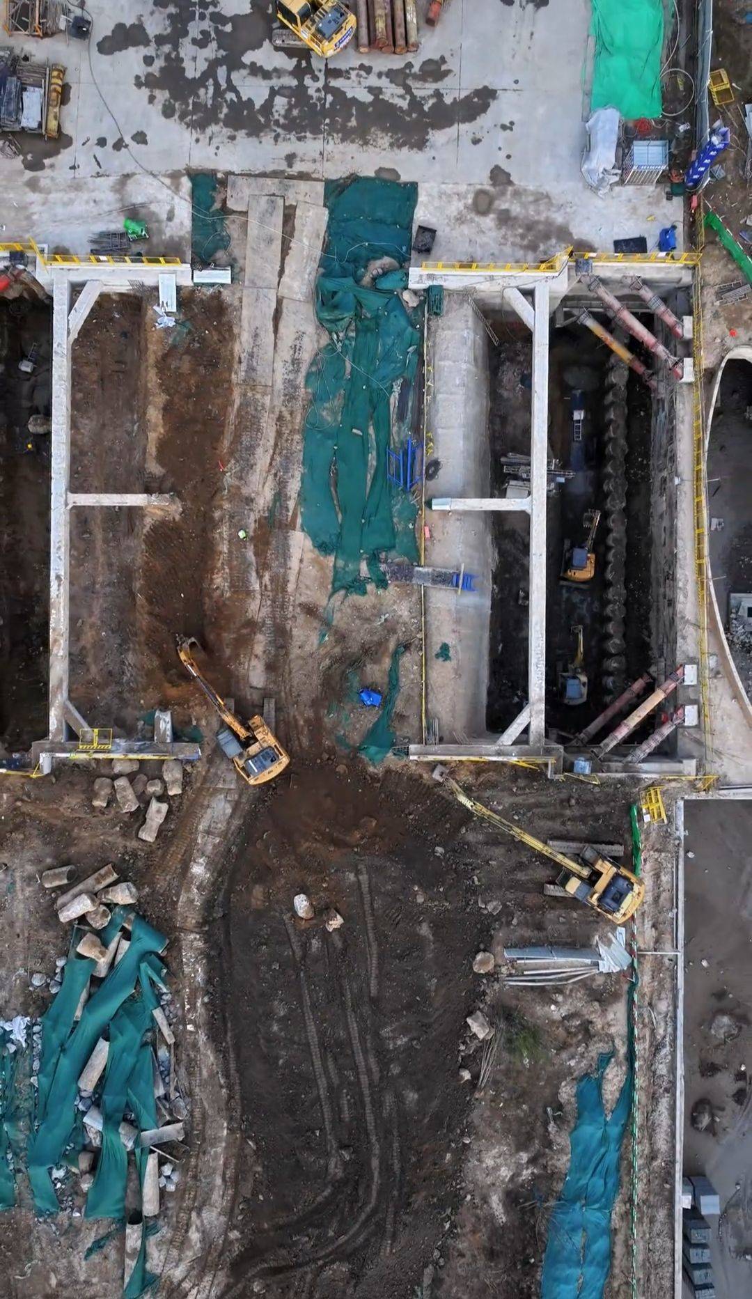 鄭州將建“胖東來(lái)高鐵驛站”，鄭州文旅局工作人員：未來(lái)可能會(huì)規(guī)劃相關(guān)旅游線路，讓游客出行、購(gòu)物、旅游更方便