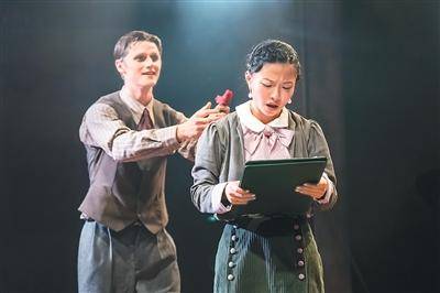 從遠(yuǎn)洋巨輪到藝術(shù)空間 “明華輪”變身跨國(guó)戲劇舞臺(tái)