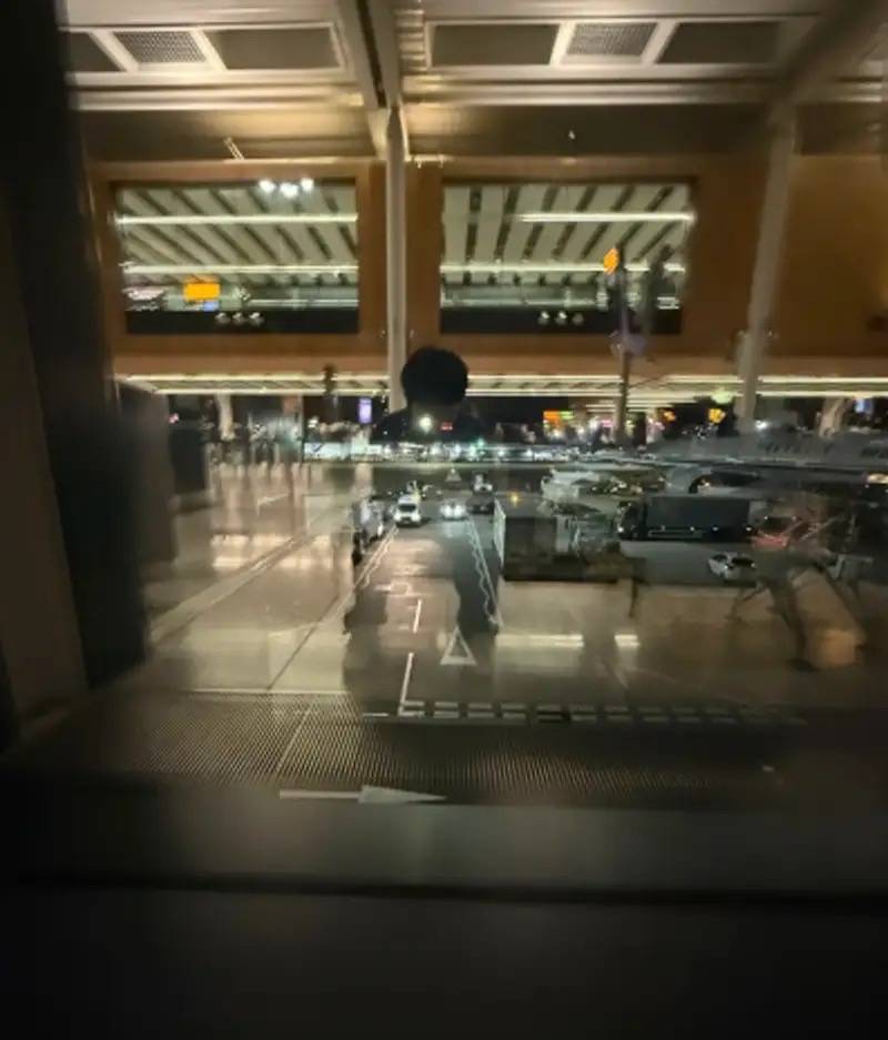 原創(chuàng)胡可14歲兒子曬留學(xué)生活，住60平套房有兩面墻衣柜，吃火雞面解饞