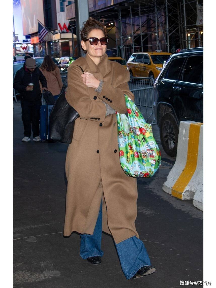 原創(chuàng)50+女性冬季穿搭別跟風(fēng)！簡(jiǎn)單基礎(chǔ)永遠(yuǎn)是王道，穿得太花會(huì)變土