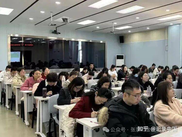 【金鷹·育美資訊】以德潤心守底線 清風(fēng)護(hù)航助成長——金鷹小學(xué)師德師風(fēng)寒假工作部署紀(jì)實(shí)