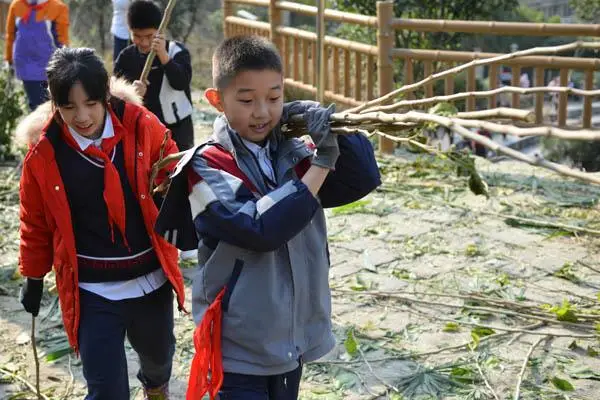 荒坡變課堂 這所小學(xué)創(chuàng)新特色勞動(dòng)育人模式