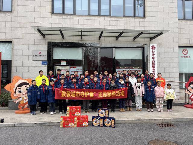 鵝秀小學(xué)開(kāi)展志愿服務(wù)與紅色教育活動(dòng)