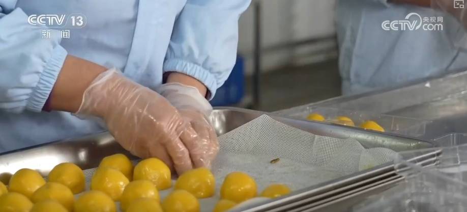 消費(fèi)市場(chǎng)開(kāi)啟“年味模式” 傳統(tǒng)美食改良煥新老味道開(kāi)辟新商機(jī)