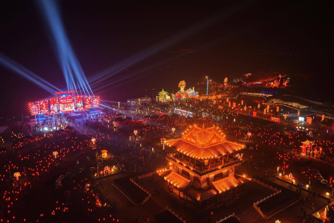 賞花燈、品美食、看表演……2026濟寧太白湖新春燈會開幕